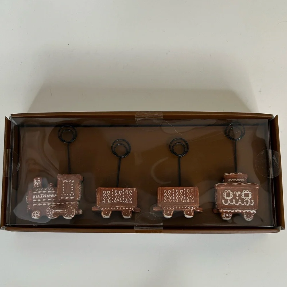 Pottery Barn Gingerbread Train Stoneware Place Card Holders Mixed Set of 4 New!‎